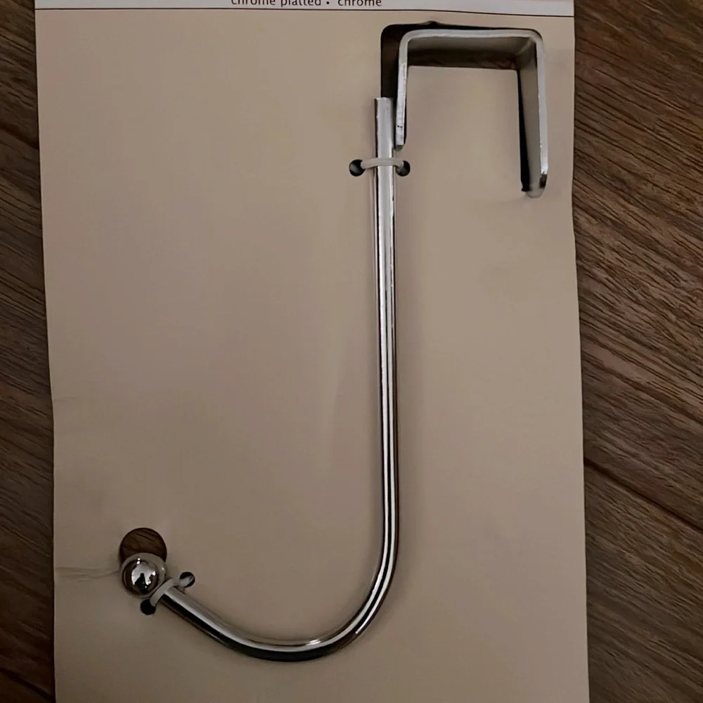 ⭐️ Chrome over-the-door hook